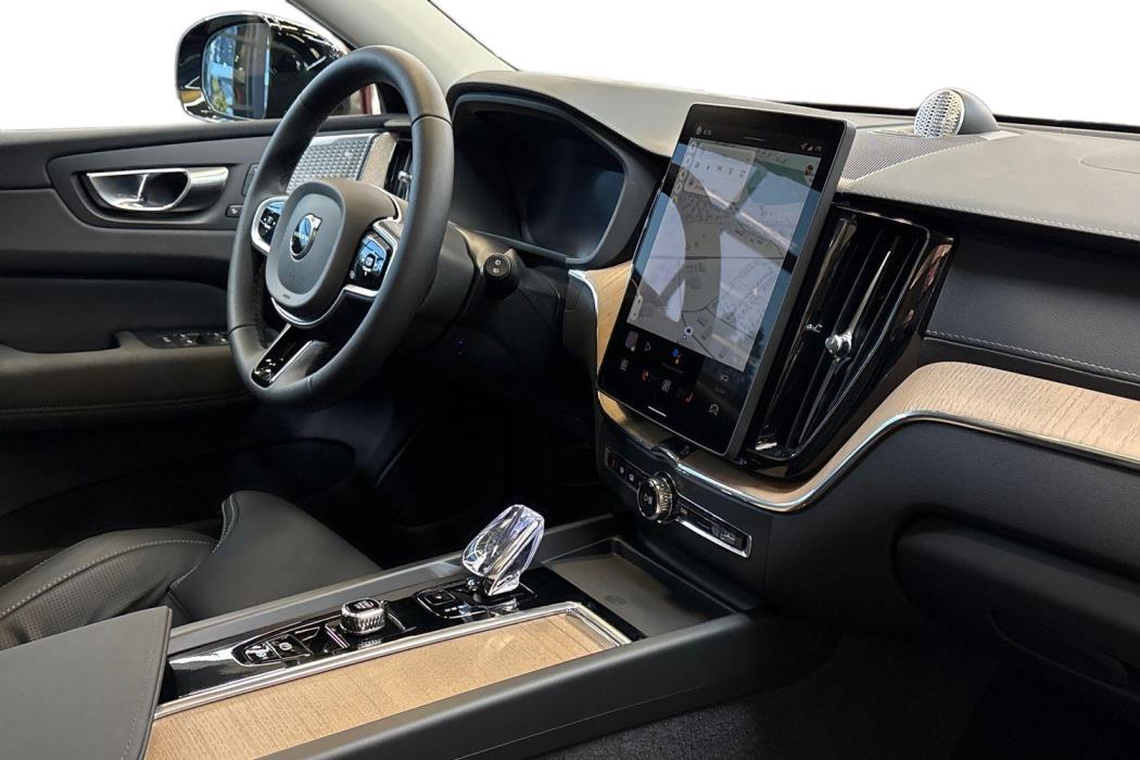 Volvo XC60 2025