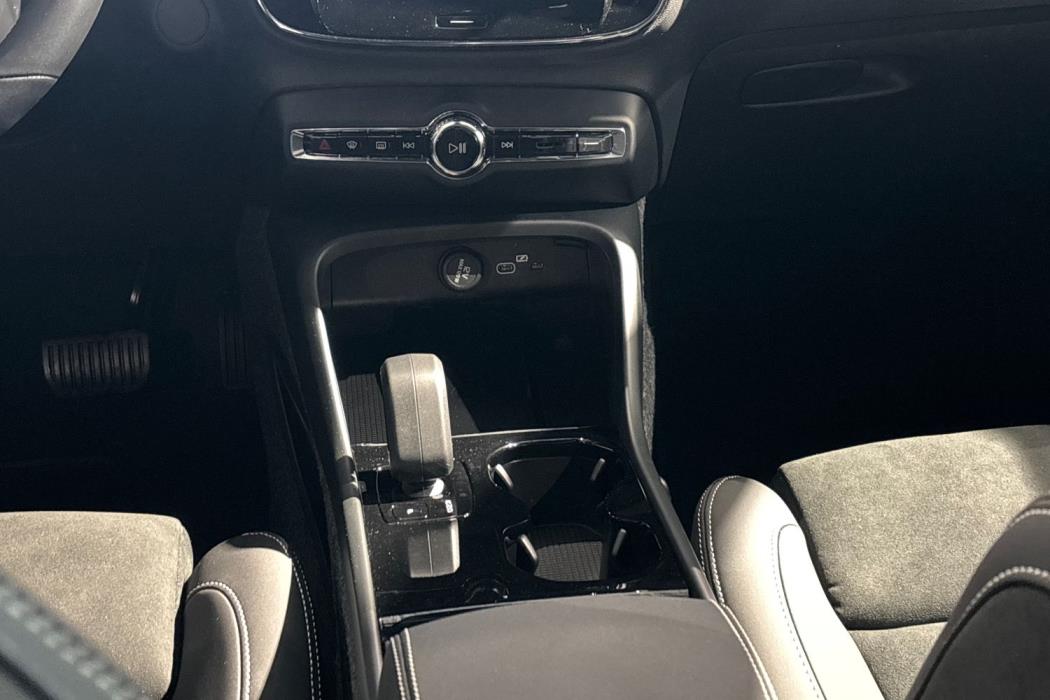 Volvo EX40 2027
