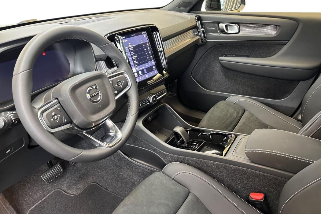 Volvo EX40 2026