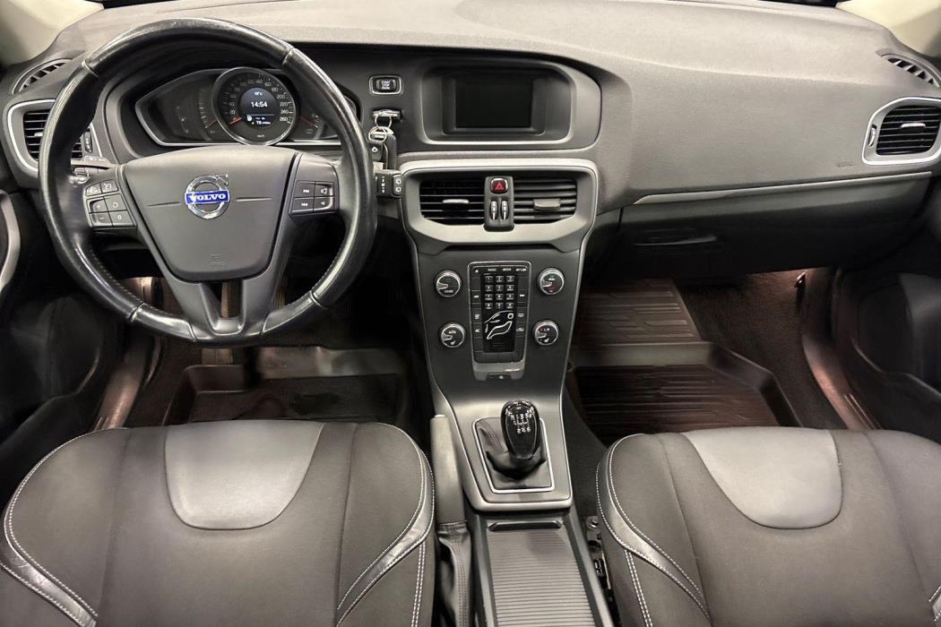 VOLVO V40 2013