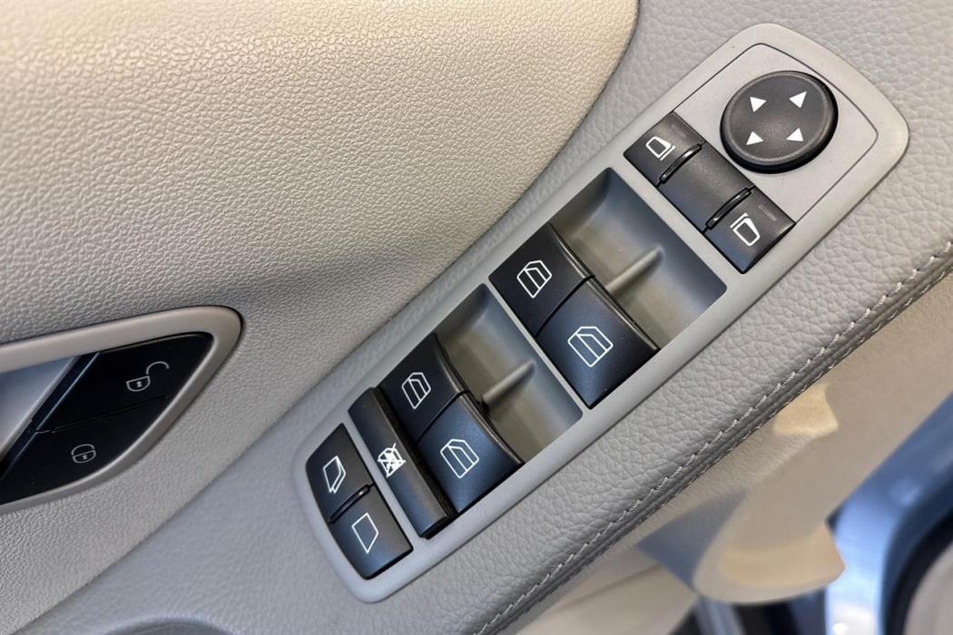 MERCEDES-BENZ R 2006