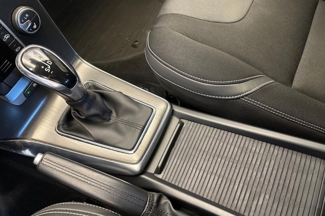 VOLVO V40 2015