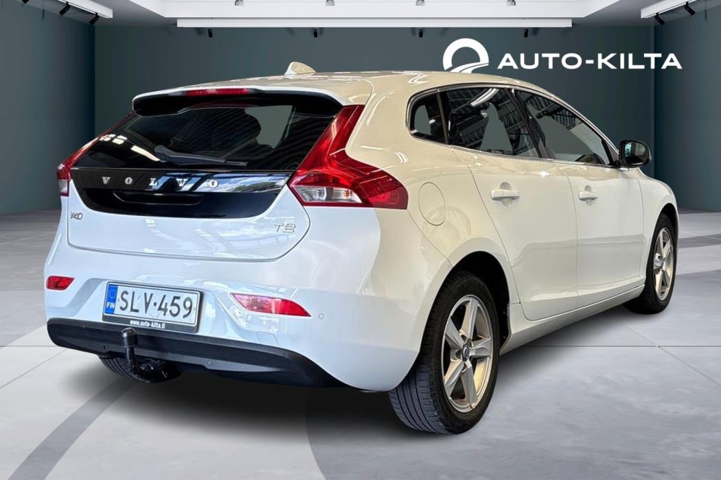 VOLVO V40 2015