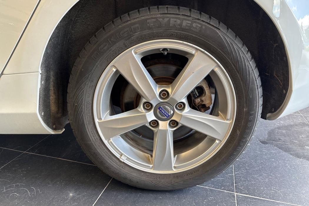 VOLVO V40 2015