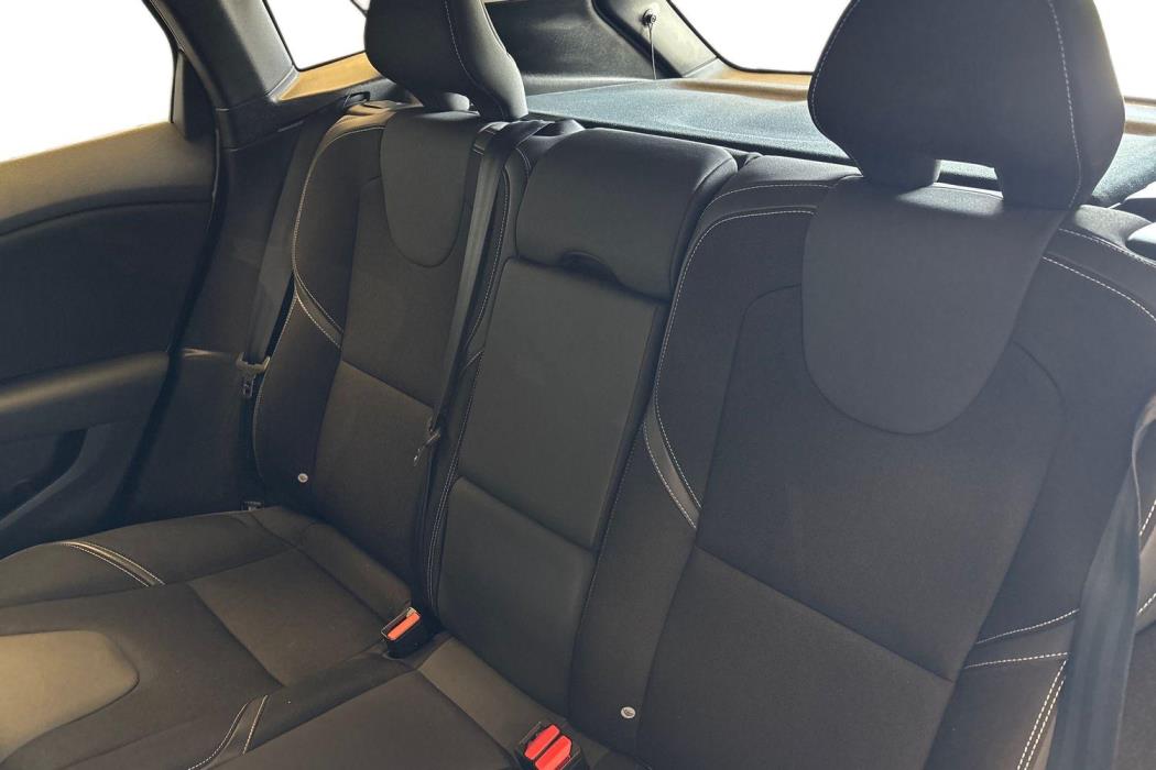 VOLVO V40 2015