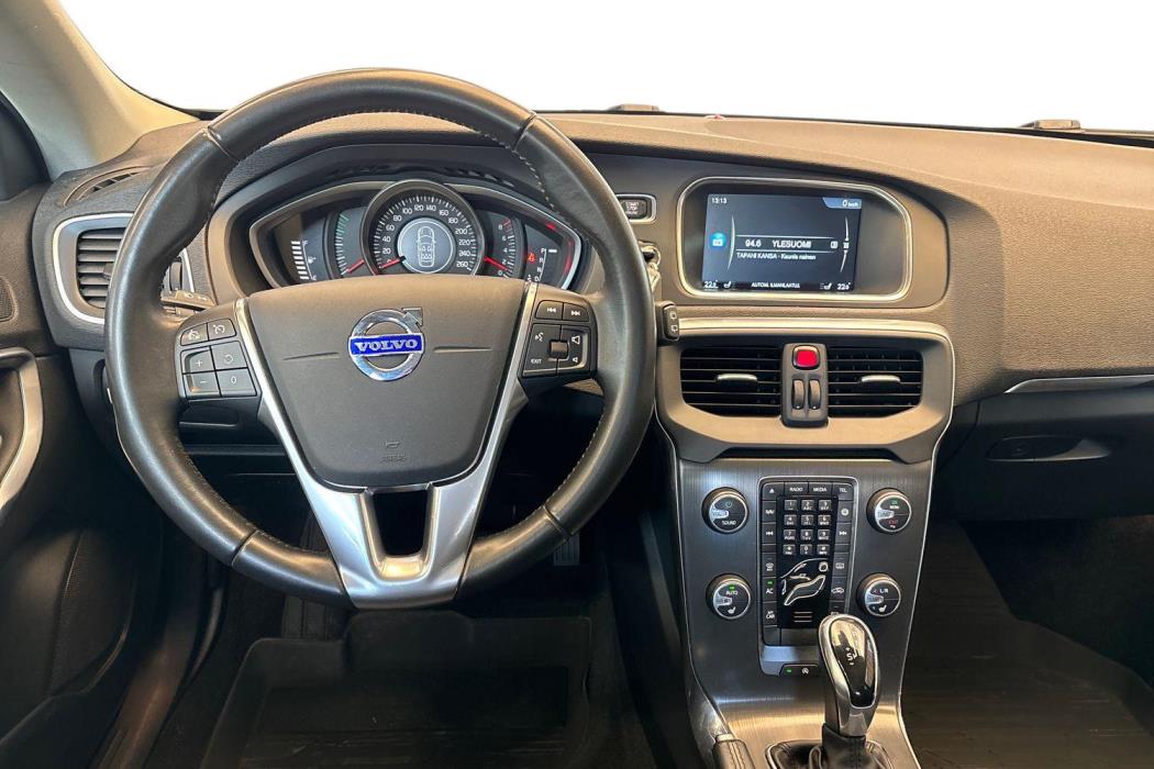 VOLVO V40 2015