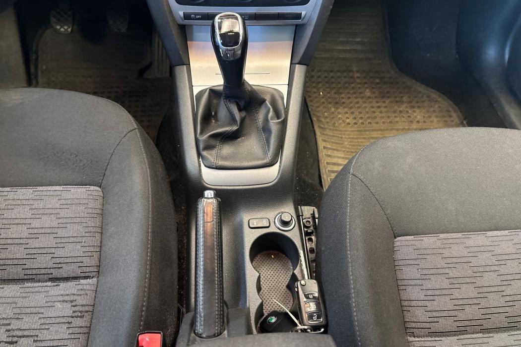SKODA Octavia 2012