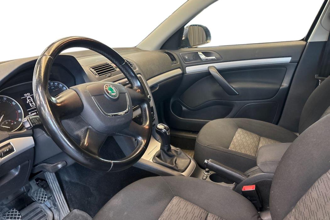SKODA Octavia 2012