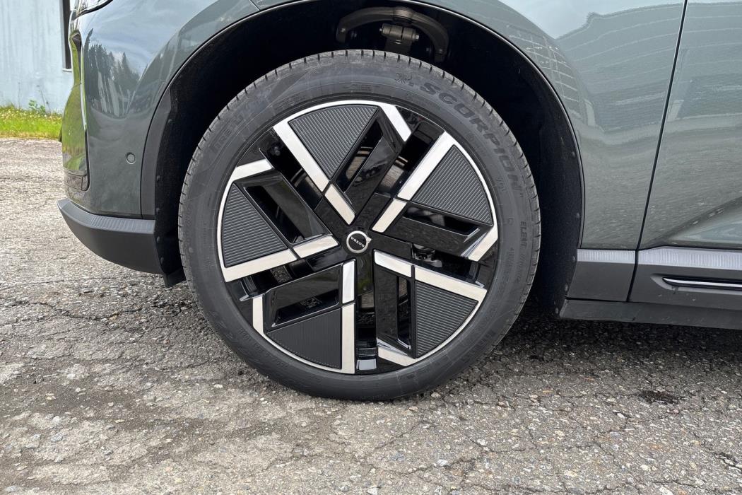 Volvo EX60 2026