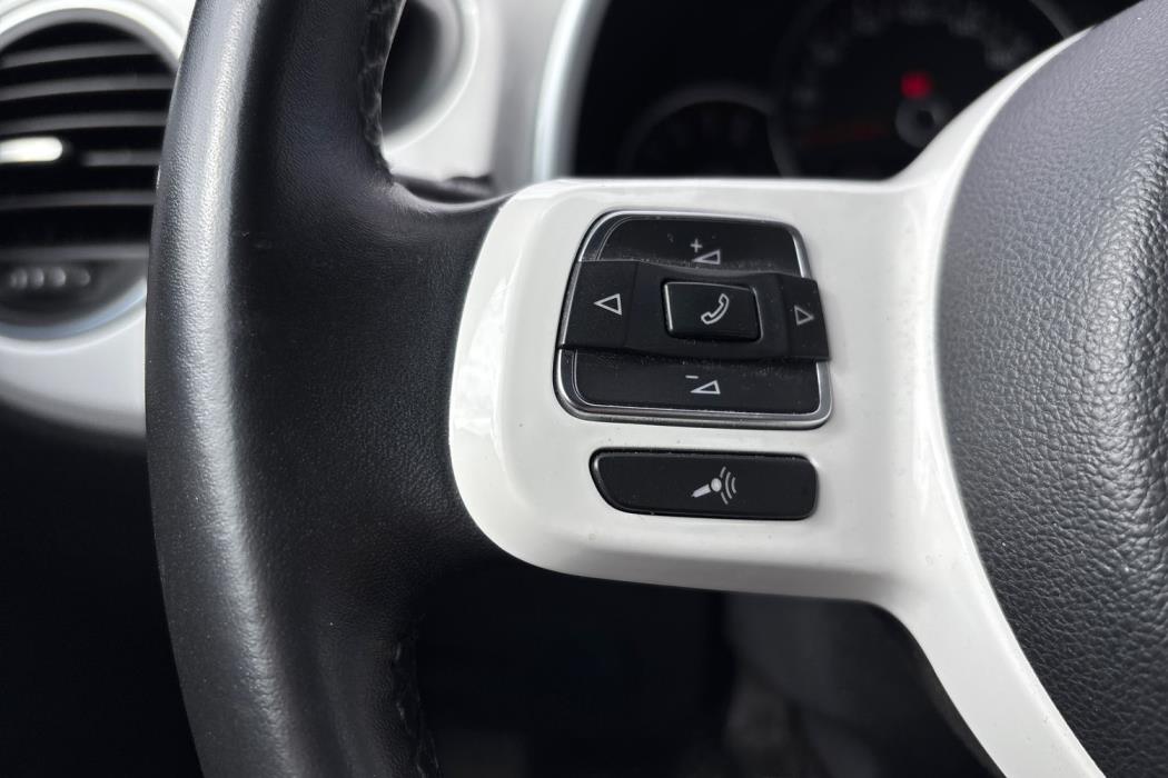 VOLKSWAGEN Beetle 2012