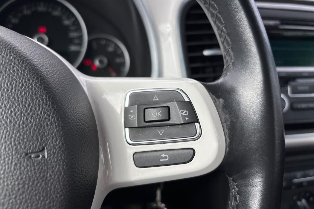 VOLKSWAGEN Beetle 2012