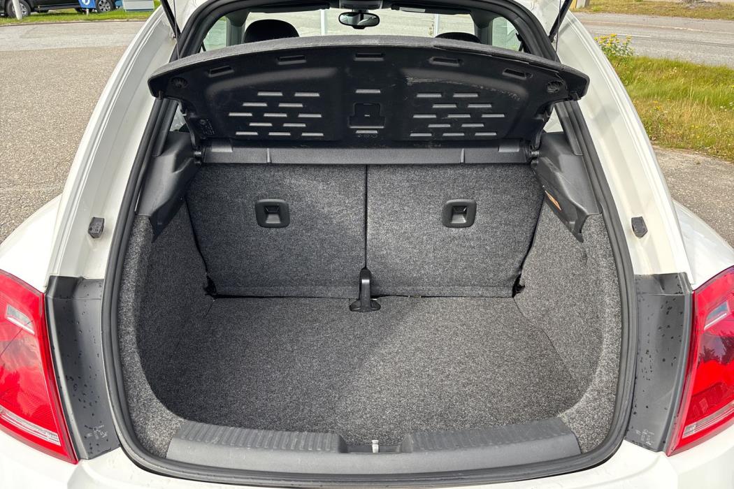 VOLKSWAGEN Beetle 2012