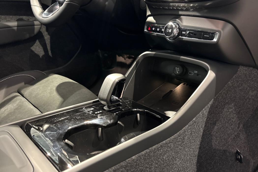 Volvo EX40 2026