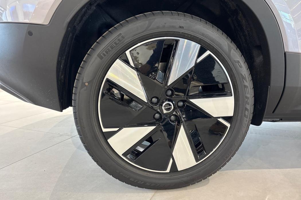 Volvo EX40 2026