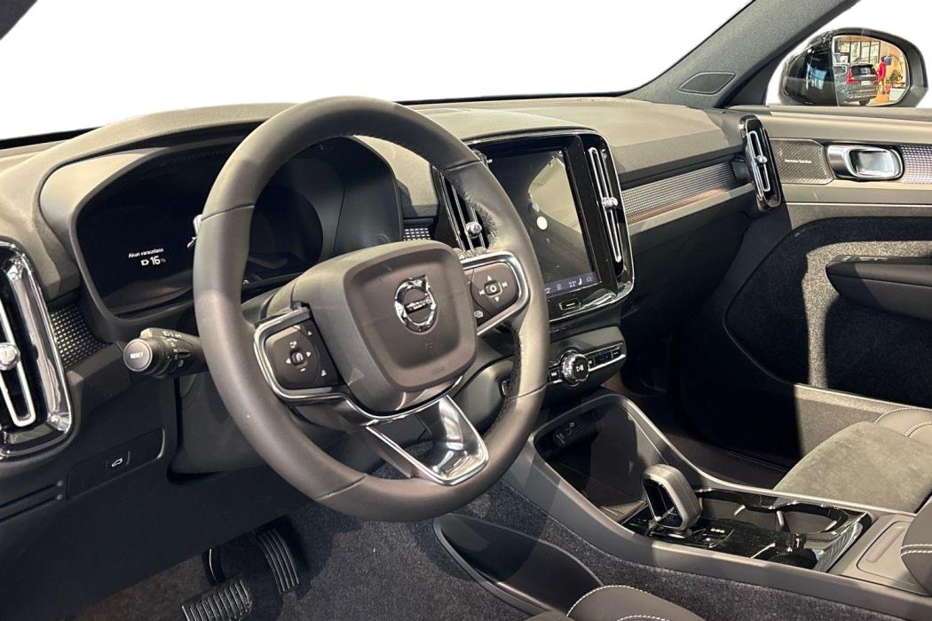 Volvo EX40 2026