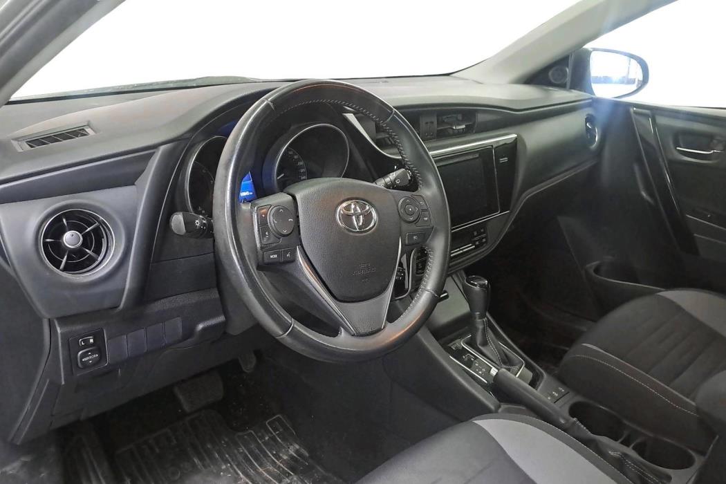 TOYOTA AURIS 2016