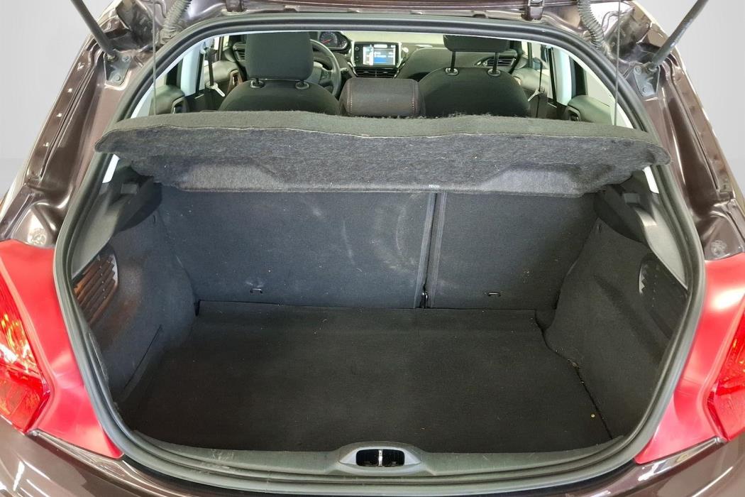 PEUGEOT 208 2013