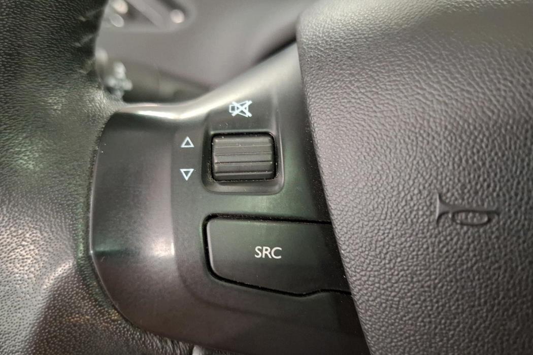 PEUGEOT 208 2013