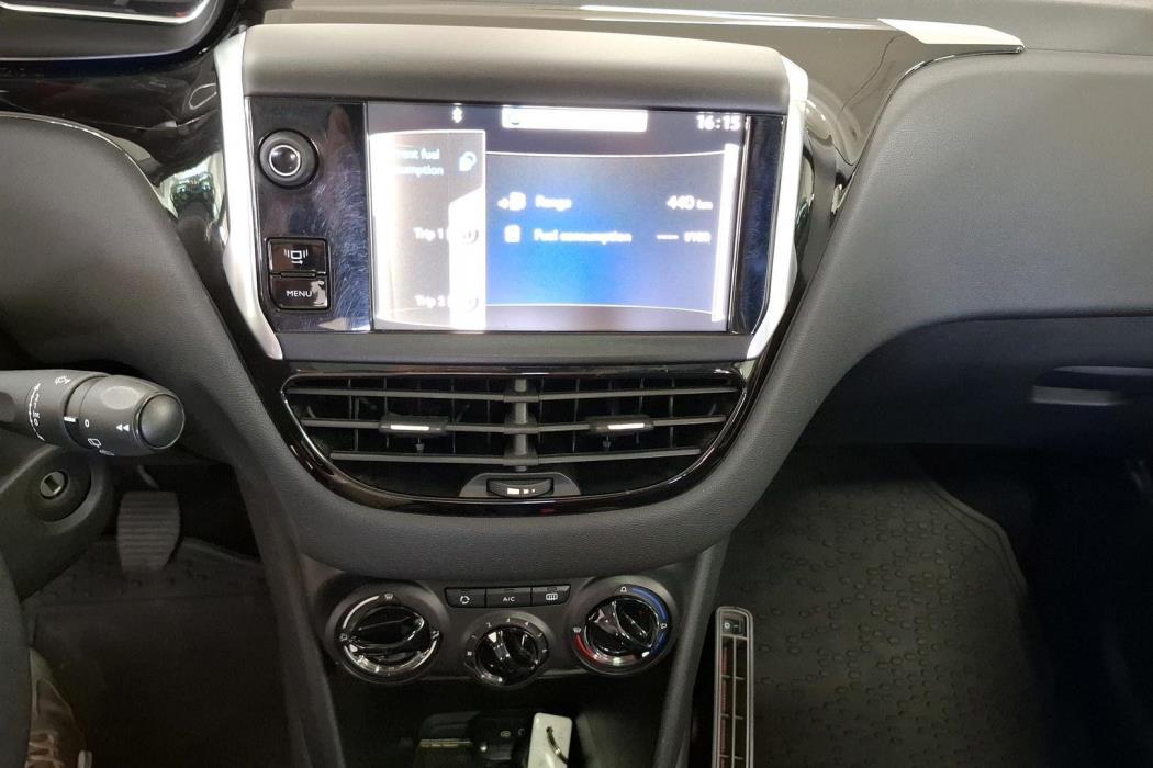PEUGEOT 208 2013
