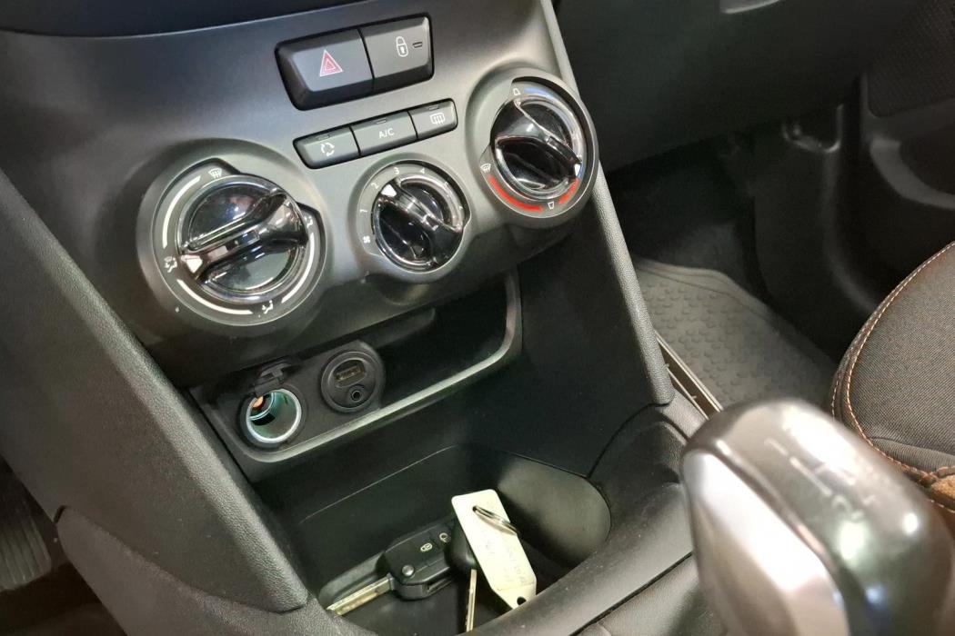 PEUGEOT 208 2013