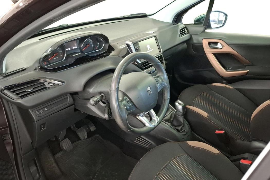 PEUGEOT 208 2013