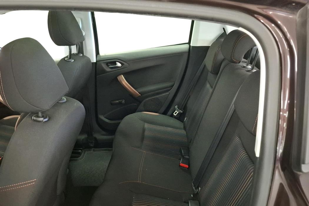 PEUGEOT 208 2013