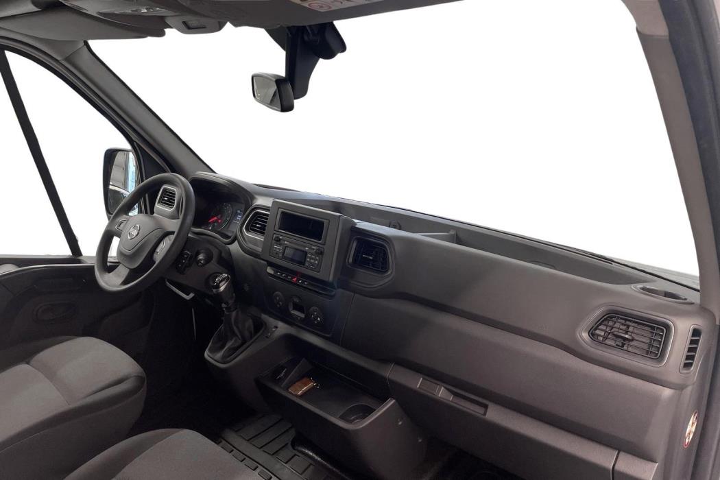 Nissan NV400 2021