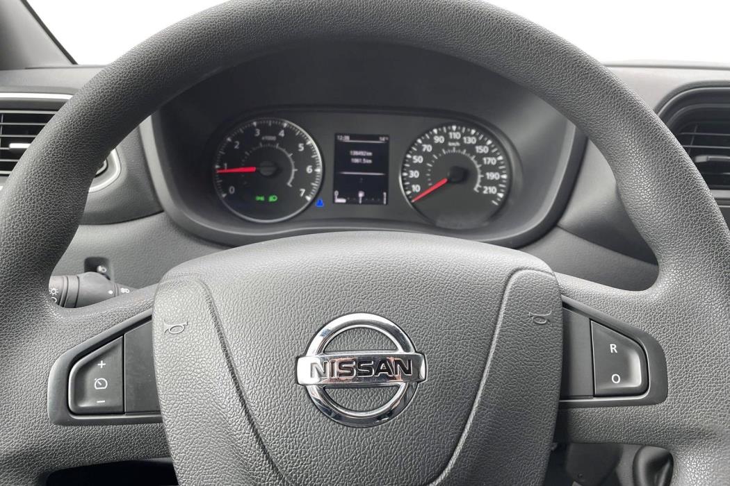 Nissan NV400 2021