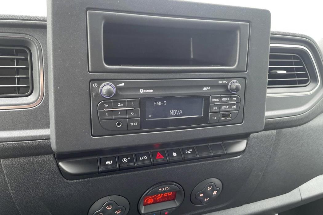 Nissan NV400 2021
