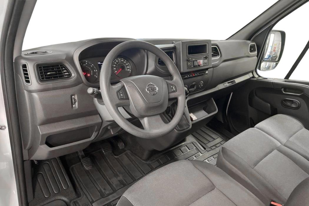 Nissan NV400 2021