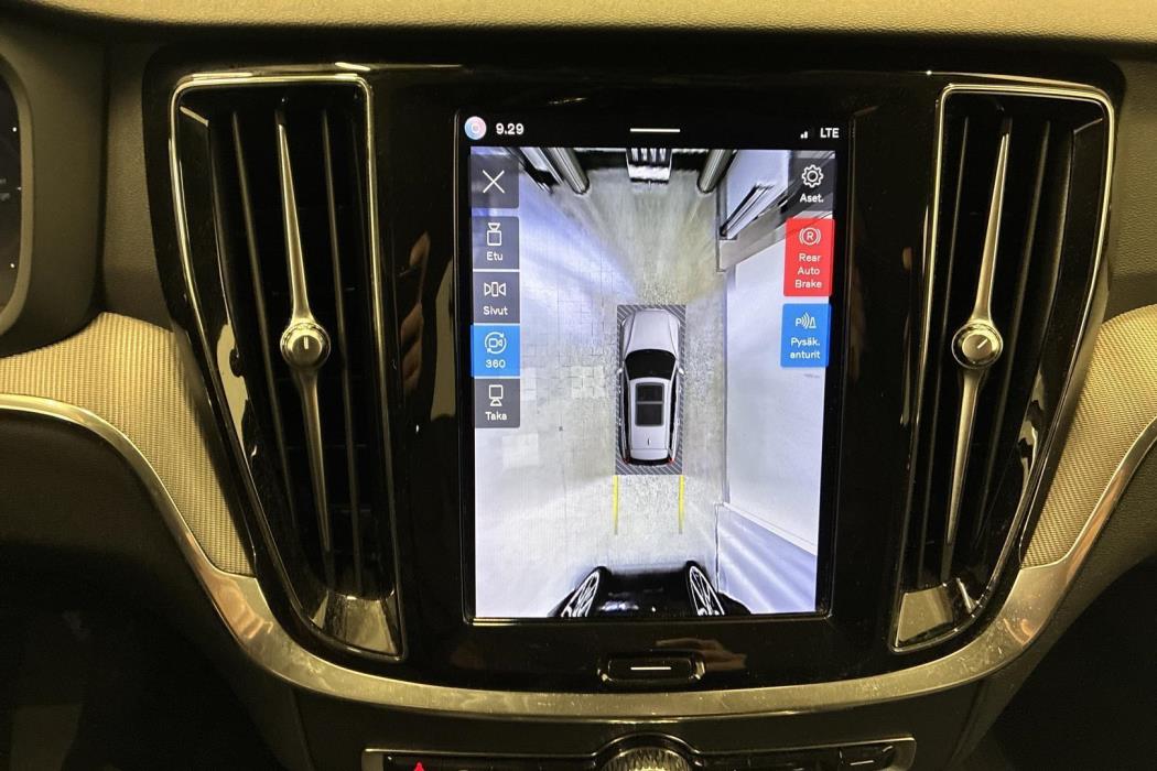Volvo V60 2024