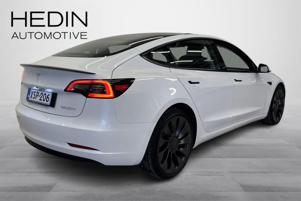 TESLA Model 3 2022