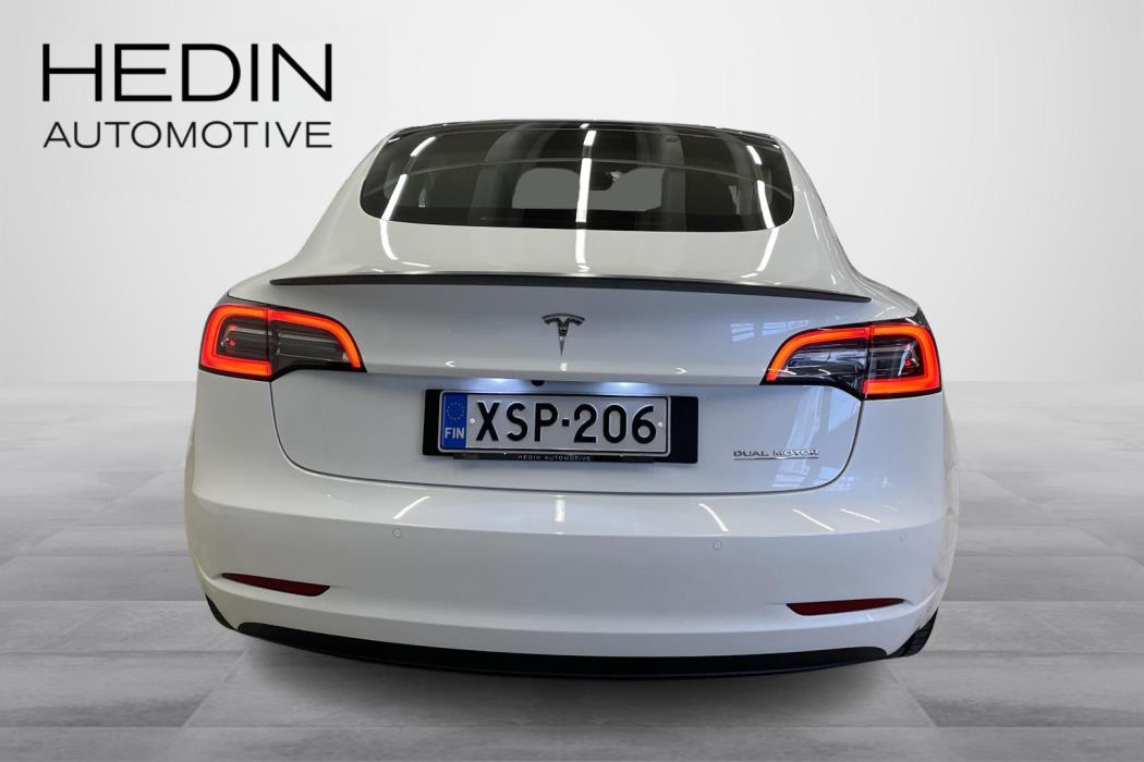 TESLA Model 3 2022