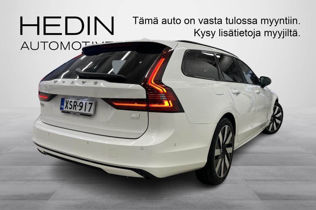 VOLVO V90 2024