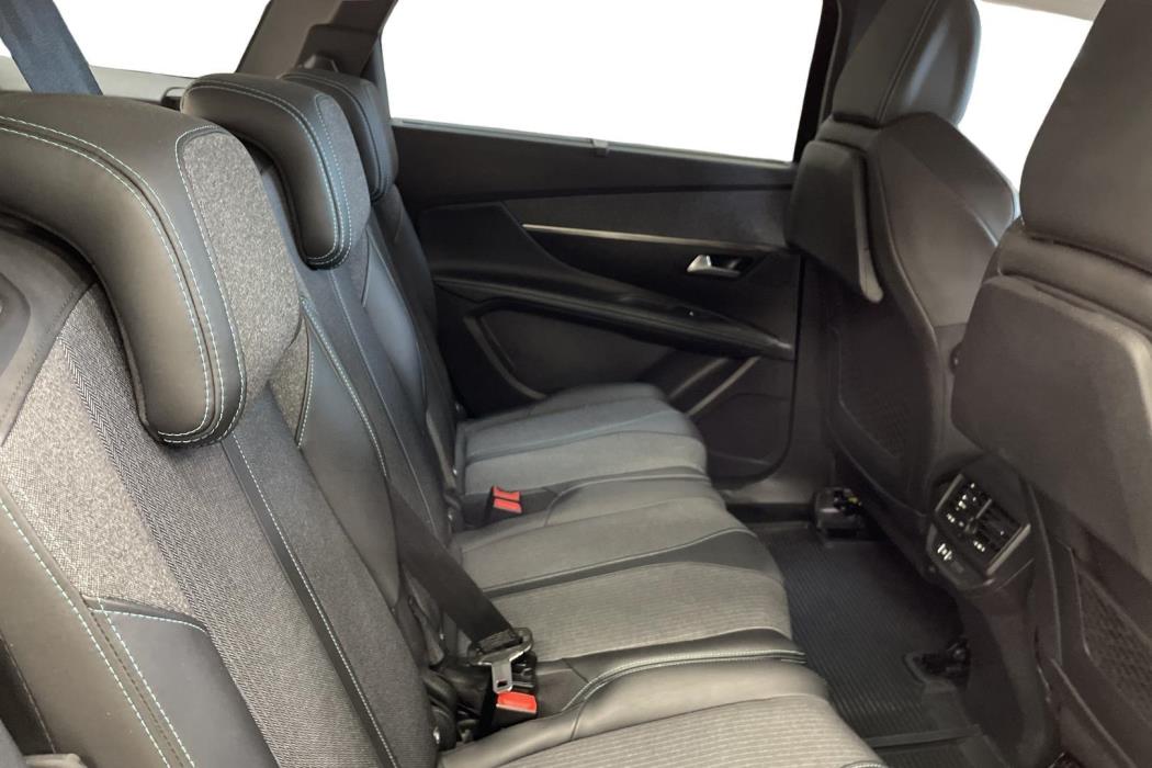 PEUGEOT 5008 2021