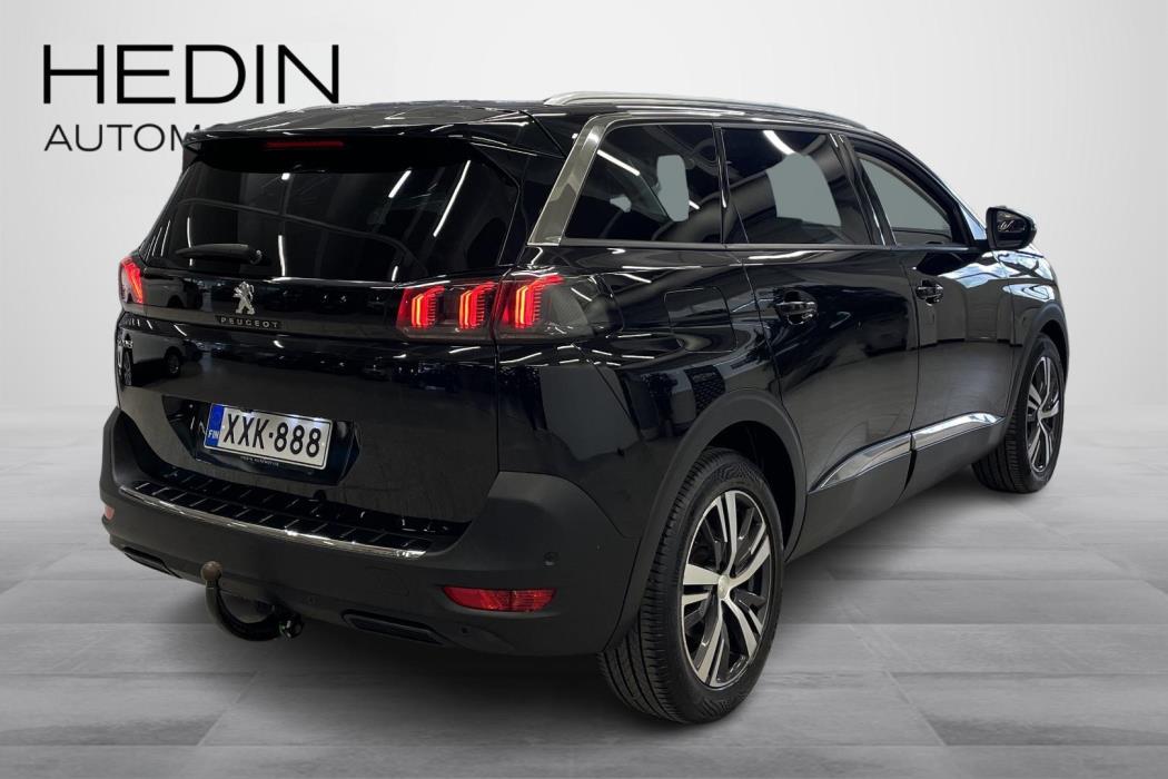 PEUGEOT 5008 2021