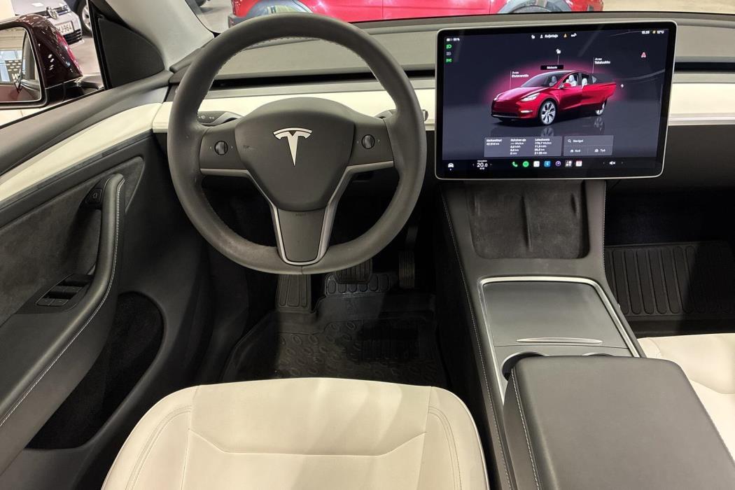 Tesla Model Y 2024