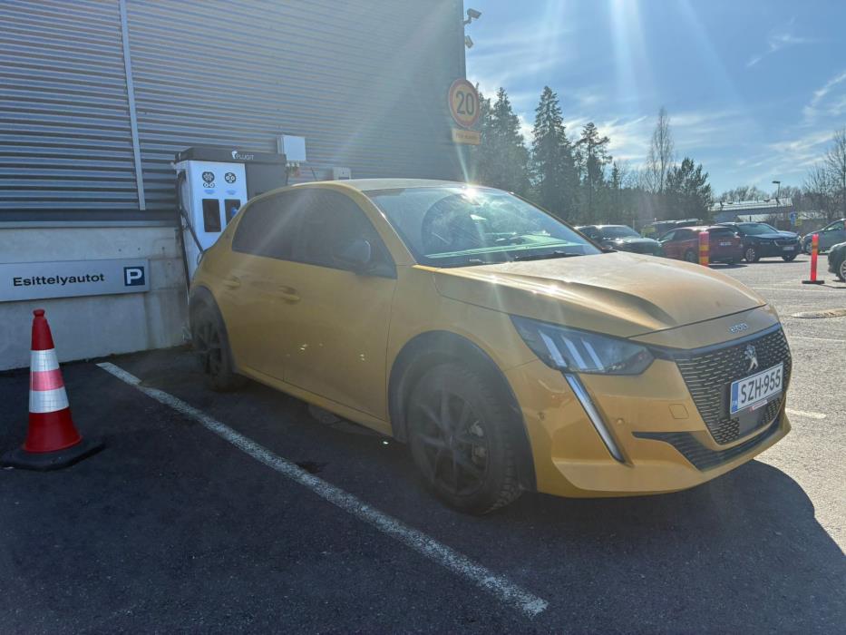 Peugeot e-208 2021