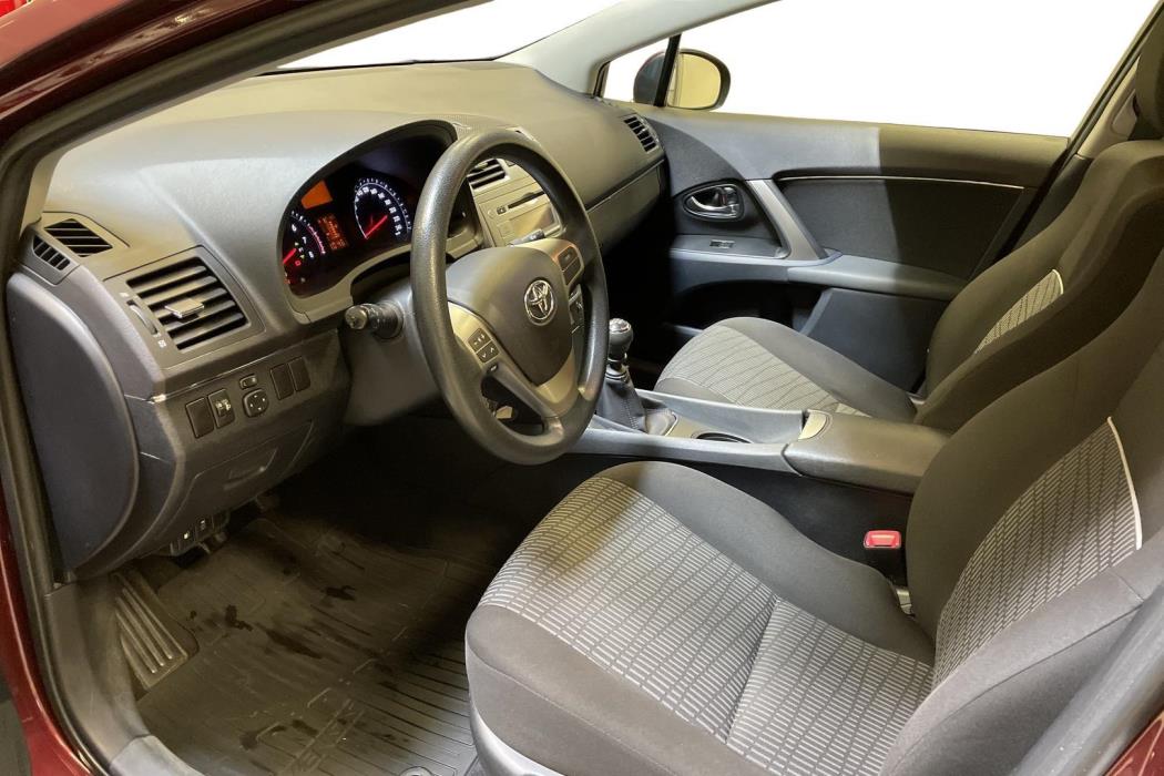 Toyota Avensis 2012