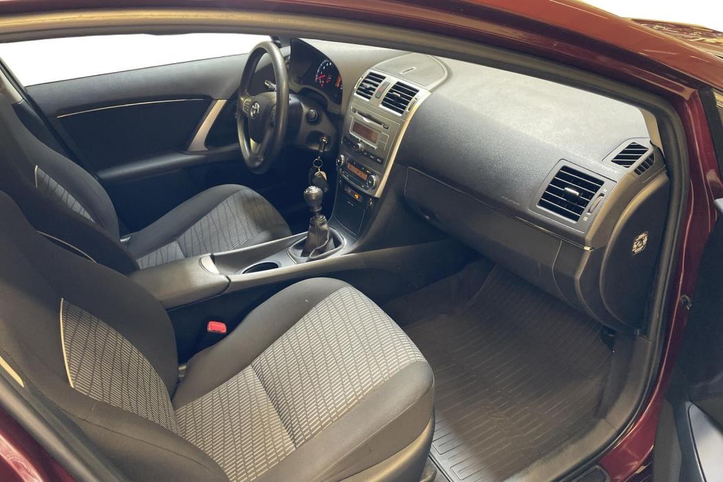 Toyota Avensis 2012