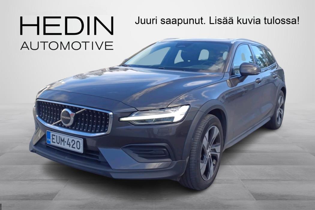 Volvo V60 Cross Country 2023