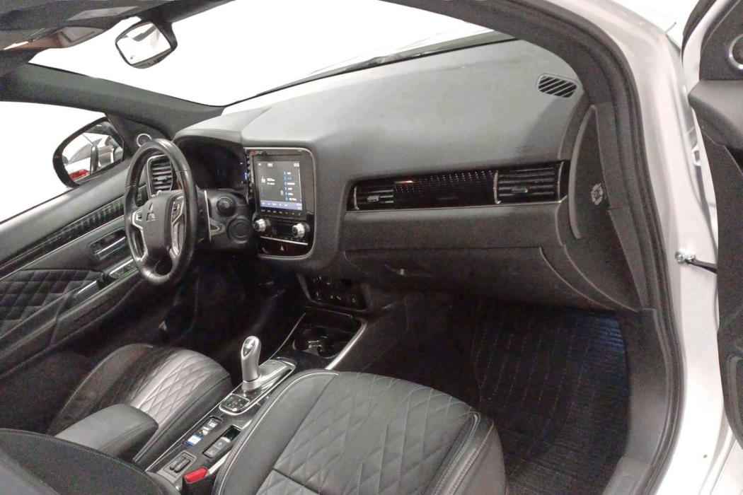 Mitsubishi Outlander PHEV 2020