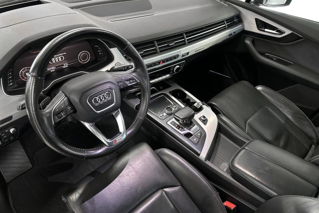 AUDI Q7 2015