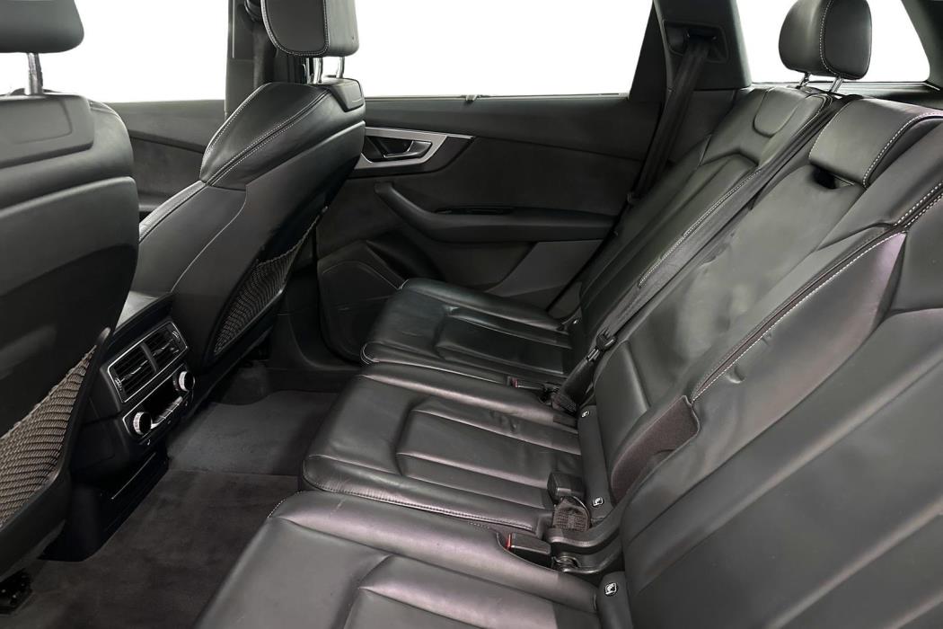 AUDI Q7 2015