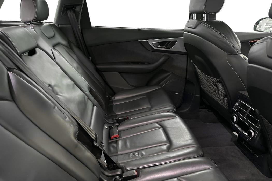 AUDI Q7 2015