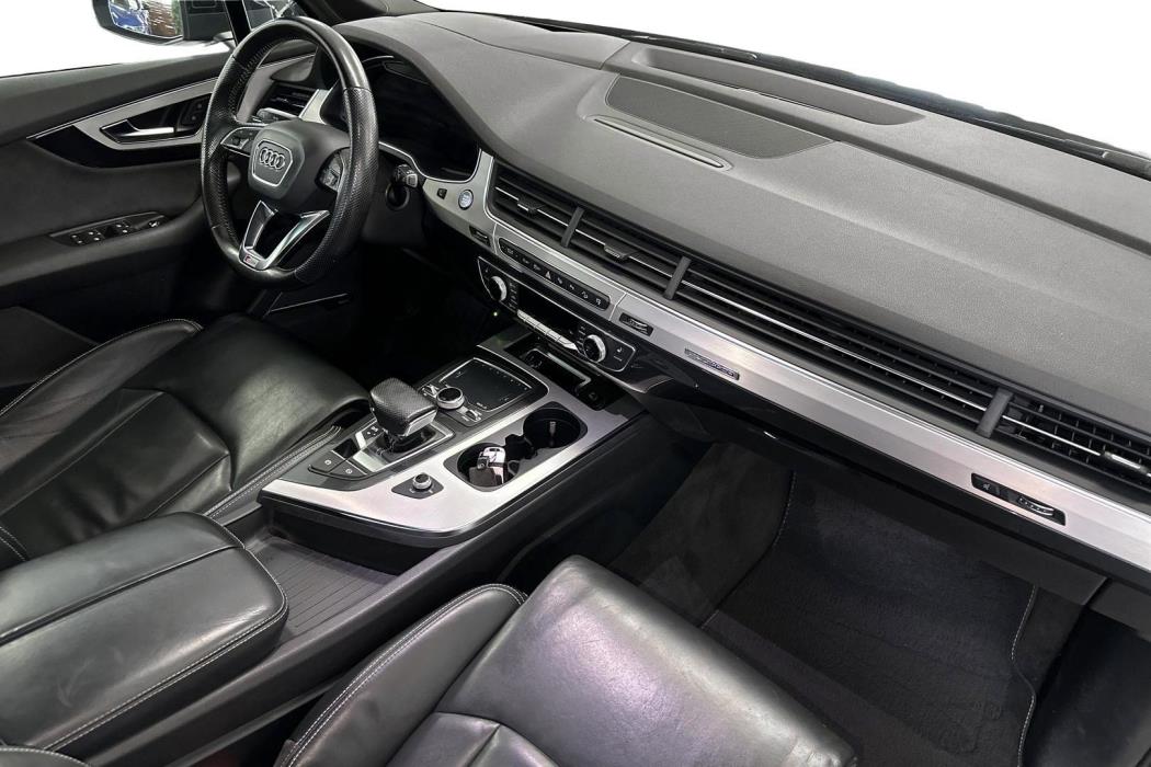 AUDI Q7 2015