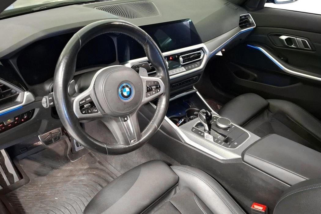 BMW 330 2022