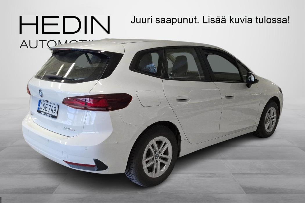 BMW 225 2023