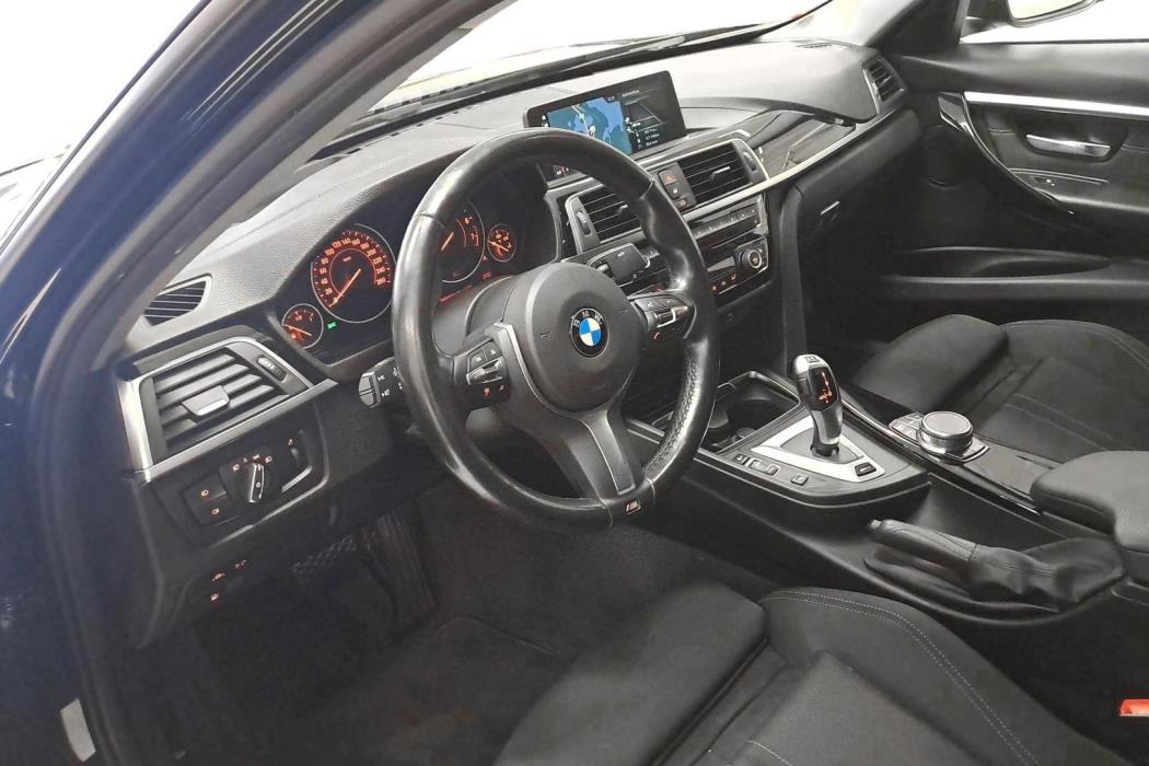 BMW 330 2019