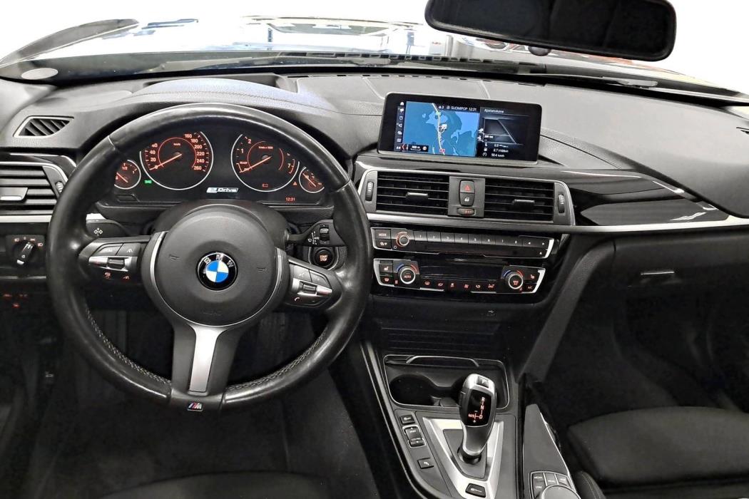 BMW 330 2019